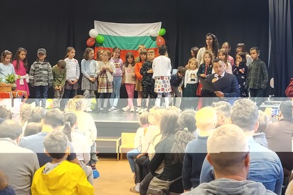 Тържествено откриване на новата учебна година в българските училища „Паисий Хилендарски“ и „Дора Габе“ в Мюнхен